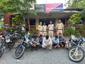 Raigarh News: धरमजयगढ़ पुलिस की बड़ी कार्रवाई, दो जुआ फड़ों पर दबिश, 6 आरोपी गिरफ्तार, नगद, बाइक समेत 1.13 लाख की जप्त