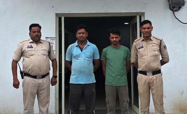 Raigarh News: हाईवे पर डीजल चोरी करने वाले गिरोह का पर्दाफाश, फर्जी नंबर प्लेट लगी स्कॉर्पियो से करते थे वारदात, पुलिस ने 2 आरोपियों को गिरफ्तार किया