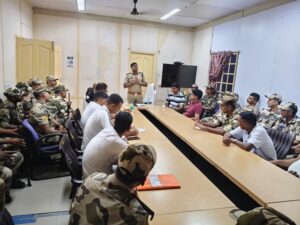 Raigarh News: सीआईएसएफ जवानों को साइबर ठगी के नए तरीकों से किया जागरूक, थाना प्रभारी घरघोड़ा ने बताए बचाव के उपाय, फर्जी KYC से लेकर डिजिटल अरेस्ट तक, साइबर फ्रॉड के नए तरीकों की दी जानकारी