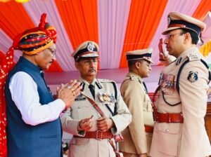 Raigarh News: राष्ट्रपति पुलिस पदक से सम्मानित हुए एसएसपी शशि मोहन सिंह, मुख्यमंत्री विष्णुदेव साय ने किया सम्मानित
