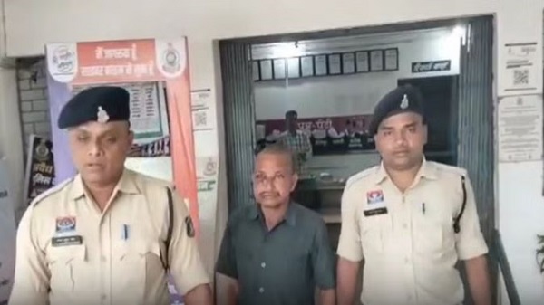 CG News: दूसरी शादी के लिए पत्नी के इंकार से भड़का पति, टांगी से किया जानलेवा हमला, अब हिरासत में