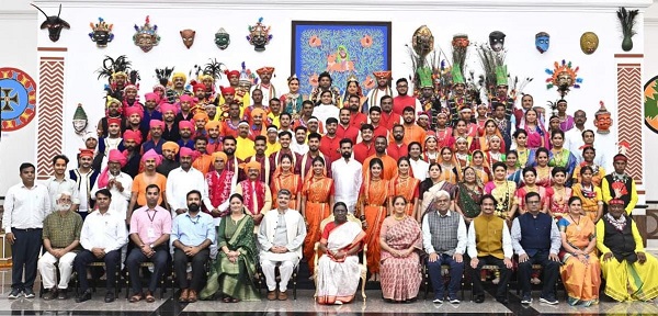 राष्ट्रपति भवन में गूंजी धमतरी के मांदर की थाप, स्वतंत्रता दिवस पर ‘जय गढ़िया बाबा दल’ ने बिखेरा छत्तीसगढ़ी लोकसंस्कृति का जादू