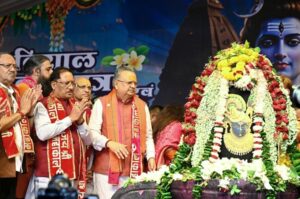 मुख्यमंत्री विष्णु देव साय ने भगवान शिव का रुद्राभिषेक कर प्रदेशवासियों के सुख-समृद्धि और खुशहाली की कामना की, पवित्र श्रावण मास की भव्य कांवड़ यात्रा में शामिल हुए मुख्यमंत्री साय