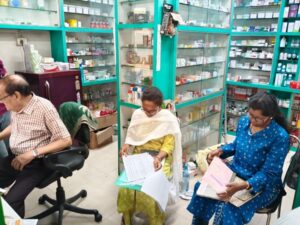 Raigarh News: 6 दवा दुकानों में पहुंची खाद्य एवं औषधि प्रशासन की टीम, स्टॉक एवं क्रय-विक्रय अभिलेखों की हुई जांच