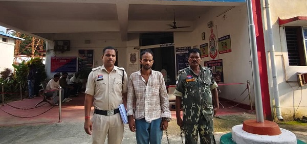 कुनकुरी में मोबाइल दुकान का शटर काटकर 150 मोबाइल चोरी, झारखंड से एक आरोपी गिरफ्तार