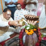 मुख्यमंत्री विष्णुदेव साय ने बाबा कर्मेश्वर का किया रुद्राभिषेक, प्रदेशवासियों की सुख-समृद्धि और खुशहाली की कामना की