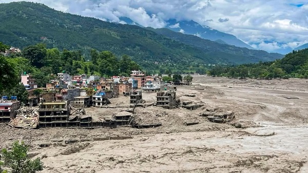CG News: चाय पीने रुके तो बच गई जान, बाढ़ में फंसने से बाल-बाल बचे छत्तीसगढ़ के 5 दोस्त