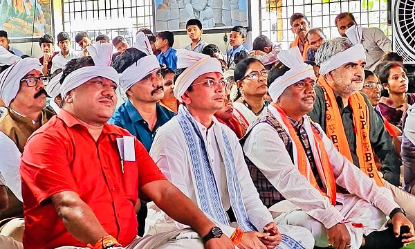 अब धमाकों की नहीं, रेडियो की गूंज, दूरस्थ वनांचल छिंदनार के लोगों ने सुनी प्रधानमंत्री के ‘मन की बात’, ग्रामीणों ने उत्साह से सुना प्रधानमंत्री का संदेश, मंत्री, सांसद और विधायक भी रहे मौजूद
