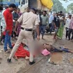 Sarangarh News: सड़क हादसे में 2 श्रद्धालुओं की मौत, पिकअप और ट्रक की टक्कर में 15 घायल, 5 लोग रायगढ़ रेफर, ड्राइवर गिरफ्तार