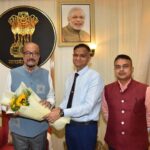राज्यपाल  रमेन डेका से एम्स के कार्यपालक निदेशक ने की सौजन्य मुलाक़ात