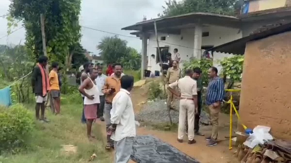 CG News: 10 साल से लिव इन रिलेशन में रह रहे प्रेमी की मौत, प्रेमिका ने भी काटा अपना गला,  प्रेमिका की हालत गंभीर 