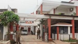  धमतरी में कांग्रेस नेता रामगोपाल अग्रवाल के घर ED की रेड, शराब घोटाले से जुड़े मामले में कार्रवाई