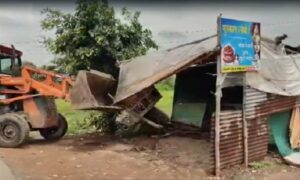 Raigarh: कोसमनारा में शासकीय भूमि हुई अतिक्रमणमुक्त, प्रशासन ने की कार्रवाई