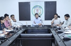 जनदर्शन और सीएम हेल्पलाइन के प्रकरणों का गुणवत्तापूर्ण निराकरण सुनिश्चित करें: कलेक्टर मयंक चतुर्वेदी