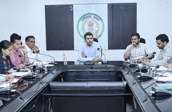 जनदर्शन और सीएम हेल्पलाइन के प्रकरणों का गुणवत्तापूर्ण निराकरण सुनिश्चित करें: कलेक्टर मयंक चतुर्वेदी