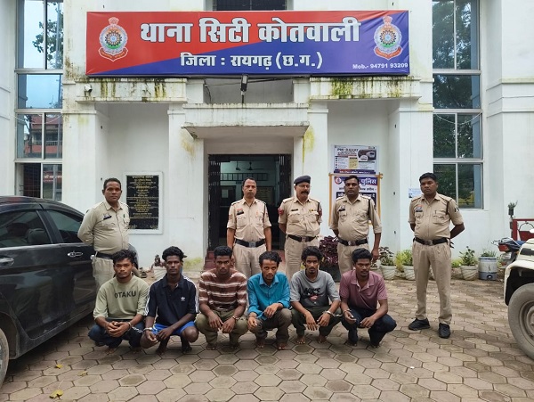 रायगढ़ पुलिस का सख्त रुख: समझाइश के अगले ही दिन 6 बदमाश गिरफ्तार, भेजे गए जेल, पुरानी रंजिश में युवक को रास्ते में घेरकर चाकू-डंडे से हमला