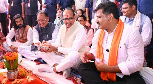 केंद्रीय मंत्री शिवराज सिंह चौहान और मुख्यमंत्री विष्णु देव साय ने सक्ति जिले में 121.70 करोड़ रुपए के 38 विकास कार्यों का किया लोकार्पण एवं भूमिपूजन