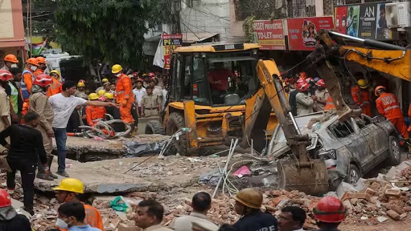 सत्य निकेतन हादसे में बड़ी कार्रवाई, MCD के डिप्टी कमिश्नर समेत 5 अधिकारी सस्पेंड- जान गंवाने वालों की संख्या भी बढ़ी 