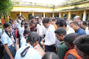 Raigarh: पीएम श्री स्कूल कोड़ातराई में शिक्षक सम्मान एवं फन फेयर का हुआ आयोजन, वित्त मंत्री ने नवीन स्कूल भवन का किया भूमि पूजन, कहा- शिक्षा में नवाचार और स्टार्टअप सोच को बढ़ावा देना समय की जरूरत