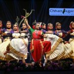Raigarh: डॉ. दीपिका सरकार के भरतनाट्यम में दिखी शास्त्रीय परंपरा और भाव-भंगिमाओं की सुंदरता, ‘गणेश कौतुवम’, ‘देवी स्तुति’ और ‘स्वागतम् कृष्ण’ की भावपूर्ण प्रस्तुतियां