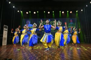 Raigarh: खैरागढ़ संगीत विश्वविद्यालय के विद्यार्थियों ने चक्रधर समारोह में बिखेरे शास्त्रीय नृत्य के रंग