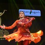 Raigarh: रायगढ़ की बेटी विभूति शर्मा ने कथक की भावपूर्ण प्रस्तुति से मोहा दर्शकों का मन, चक्रधर समारोह-2026 की तीसरी शाम युवा कथक नृत्यांगना विभूति शर्मा की प्रस्तुति रही आकर्षण का केंद्र