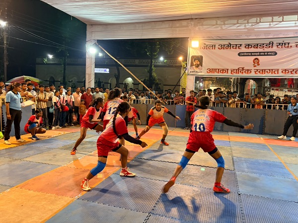 चक्रधर समारोह के तहत जिला स्तरीय कबड्डी प्रतियोगिता का हुआ आगाज, मोती महल परिसर में तीन दिवसीय आयोजन, 21 सितम्बर को होगा प्रतियोगिता का समापन, 25 महिला-पुरुष टीमों ने लिया हिस्सा