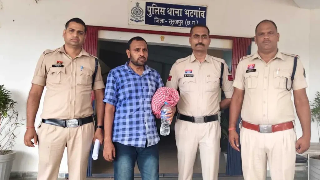 CG News: रेप का आरोपी शिक्षक सस्पेंड, 11वीं की छात्रा से दुष्कर्म कर अश्लील वीडियो बनाई, भेजा गया है जेल