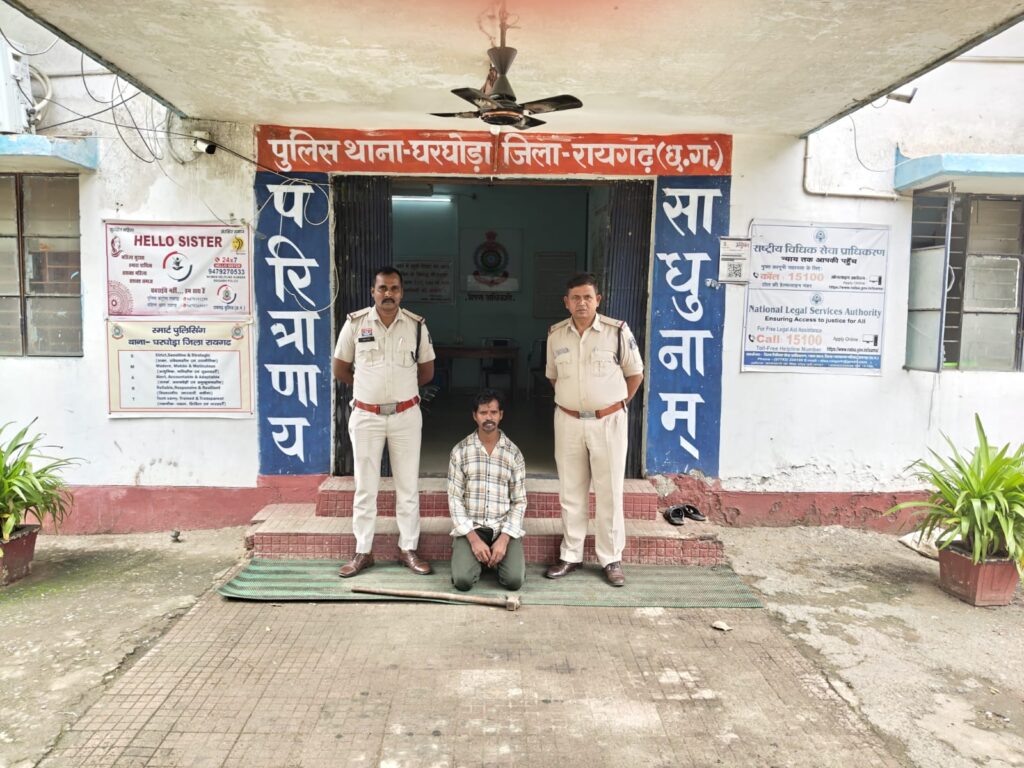 Raigarh News: घर विवाद में बड़े भाई पर टांगा से प्राण घातक हमला कर फरार हुआ था आरोपी, गांव लौटते ही पुलिस ने दबोचा, घटना में प्रयुक्त लोहे का टांगा बरामद, भेजा गया रिमांड पर