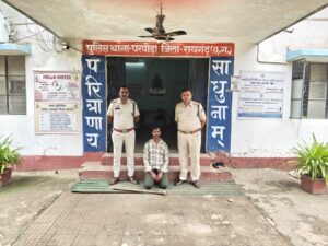 Raigarh News: घर विवाद में बड़े भाई पर टांगा से प्राण घातक हमला कर फरार हुआ था आरोपी, गांव लौटते ही पुलिस ने दबोचा, घटना में प्रयुक्त लोहे का टांगा बरामद, भेजा गया रिमांड पर
