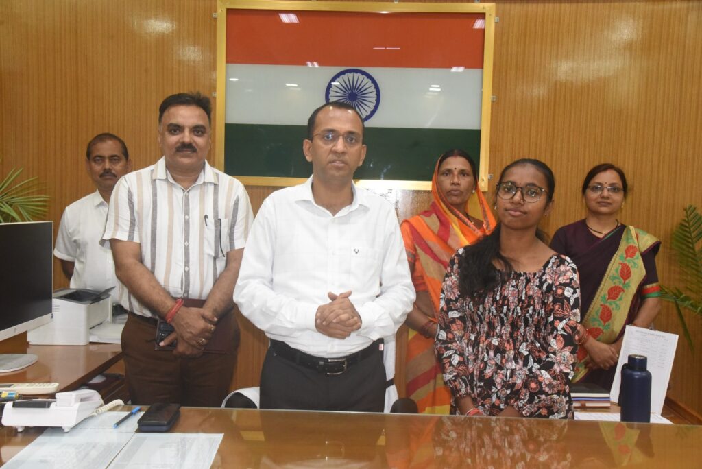 मुख्यमंत्री विष्णु देव साय की संवेदनशील पहल से पूजा के डॉक्टर बनने के सपने को मिला संबल, आर्थिक तंगी और 66 प्रतिशत दिव्यांगता को मात देकर पूजा ने हासिल की नीट में सफलता