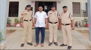 CG NEWS: चपरासी की नौकरी का झांसा देकर 5 लाख ठगे, 8 साल तक पुलिस को चकमा देता रहा आरोपी; आखिरकार गिरफ्तार