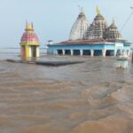 महानदी का रौद्र रूप, पोरथ शिव मंदिर डूबा; कई गांवों में घरों तक पहुंचा पानी
