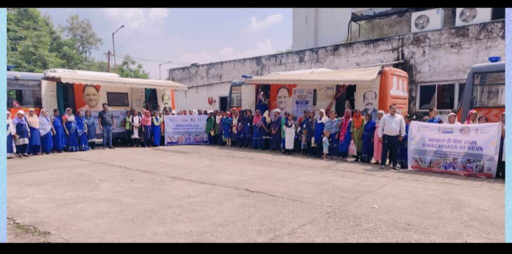 Raigarh: सफाई मित्र सुरक्षा शिविर में 350 से ज्यादा सफाई कामगारों एवं स्वच्छता दीदियों का हुआ स्वास्थ्य परीक्षण