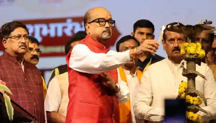 राज्यपाल रमेन डेका ने भगवान गणेश की पूजा-अर्चना और दीप प्रज्ज्वलित कर किया 41वें चक्रधर समारोह का शुभारंभ