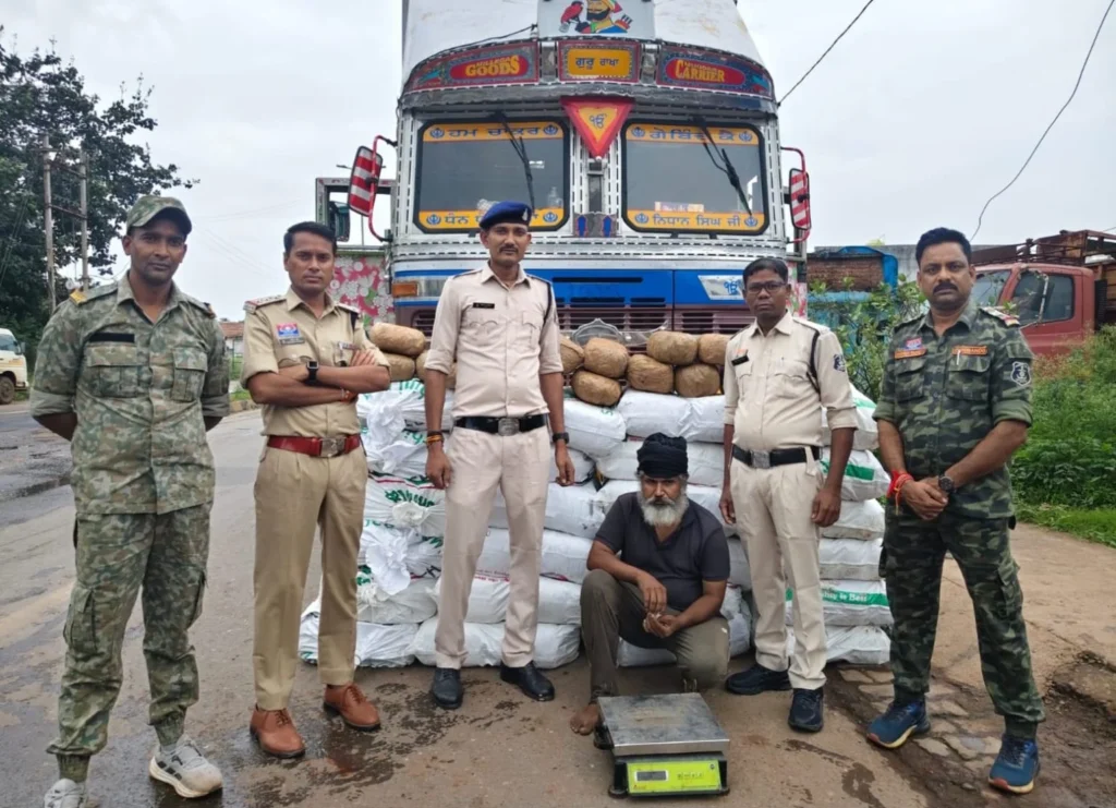 CG News: 2.23 करोड़ का गांजा जब्त: ट्रक में गुप्त चेंबर बनाकर हो रही थी तस्करी, आरोपी गिरफ्तार 