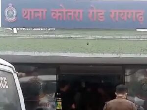 Raigarh: कार पर लाइट गिरने पर ड्राइवर को 6 दिन रोका, 50 हजार रुपए मांगने का आरोप, KIA शो-रूम मैनेजर समेत 2 पर केस दर्ज