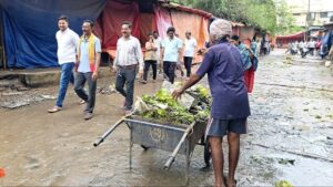 Raigarh: वार्ड क्रमांक 19 संजय कॉम्प्लेक्स का महापौर ने किया औचक निरीक्षण, साइकिल से वार्डों तक पहुंचकर जनता की समस्याएं सुन रहे महापौर जीवर्धन चौहान