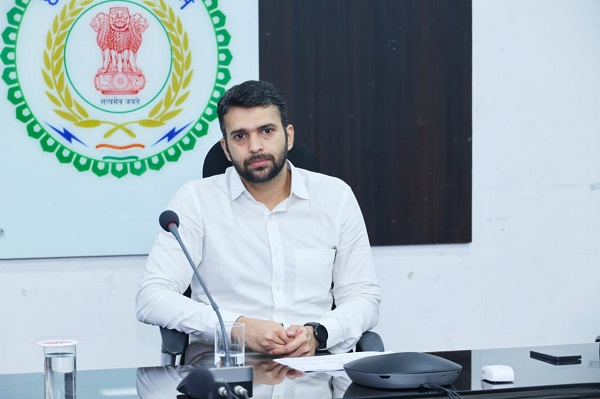 Raigarh News: बारिश थमते ही रफ्तार पकड़ेंगे निर्माण कार्य, जून तक पूरा करने कलेक्टर ने तय की समय-सीमा,  गुणवत्ता और गति पर रहेगा विशेष फोकस, कलेक्टर ने ली निर्माण एजेंसियों और संबंधित ठेकेदारों की समीक्षा बैठक