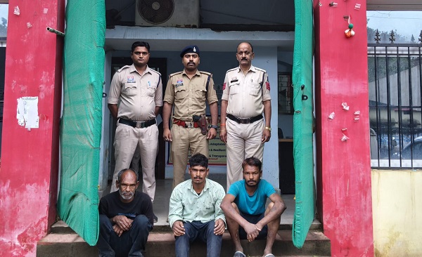 Raigarh News: खरसिया में शराब के लिए पैसे मांगने से इनकार पर युवक से मारपीट, ब्लेड से किया हमला, तीन आरोपी गिरफ्तार