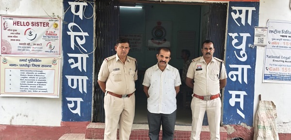 Raigarh News: चिटफंड कंपनी का फरार डायरेक्टर जशपुर से गिरफ्तार, निवेशकों को कम समय में ज्यादा रकम देने का झांसा देकर कराया था लाखों रुपये जमा, कंपनी बंद कर फरार हुए थे डायरेक्टर