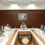 छत्तीसगढ़ में सुघ्घर छत्तीसगढ़ अभियान की प्रगति तेज, मुख्य सचिव ने की कल्याणकारी योजनाओं के शत-प्रतिशत क्रियान्वयन की समीक्षा