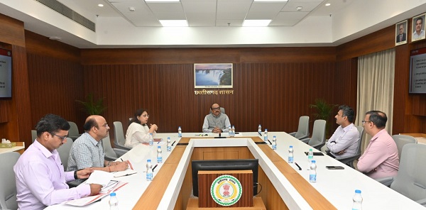 छत्तीसगढ़ में सुघ्घर छत्तीसगढ़ अभियान की प्रगति तेज, मुख्य सचिव ने की कल्याणकारी योजनाओं के शत-प्रतिशत क्रियान्वयन की समीक्षा