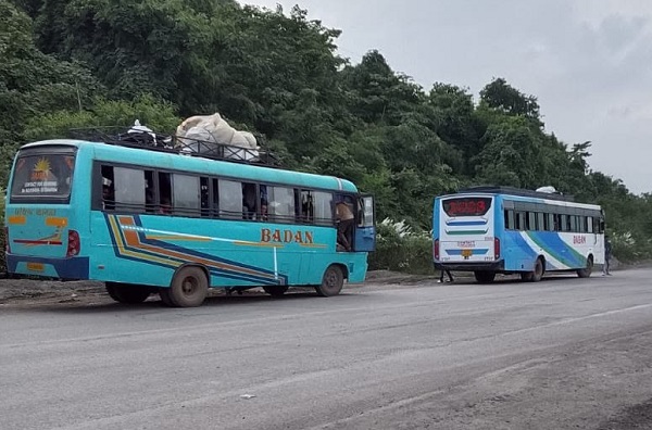 Raigarh: यात्री बसों की जांच में 42 संचालकों पर कार्रवाई, 55 हजार 700 रुपये वसूला गया जुर्माना