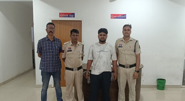 Raigarh News: शराब के लिए पैसे मांगकर युवक से मारपीट, फरार आरोपी पुलिस के हत्थे चढ़ा,  दो की तलाश जारी