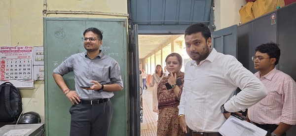Raigarh: कार्यालयों में दस्तावेजों के सुव्यवस्थित रख-रखाव और सफाई व्यवस्था पर जोर, सहायक कलेक्टर ने जिला कलेक्टोरेट की विभिन्न शाखाओं एवं कार्यालयों का किया निरीक्षण