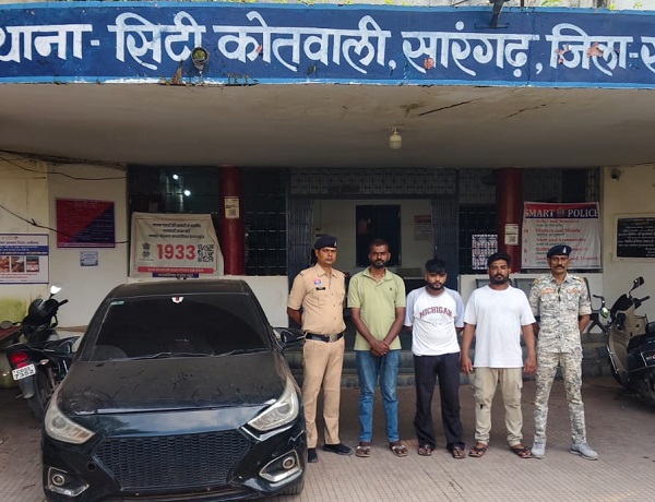 Sarangarh News: म्यूल अकाउंट से साइबर ठगी की रकम का ट्रांजेक्शन कराने वाले तीन आरोपी गिरफ्तार, एक साल में खाते से 2.71 करोड़ से अधिक का संदिग्ध ट्रांजेक्शन, 56 साइबर ठगी की शिकायतों से जुड़ा खाता