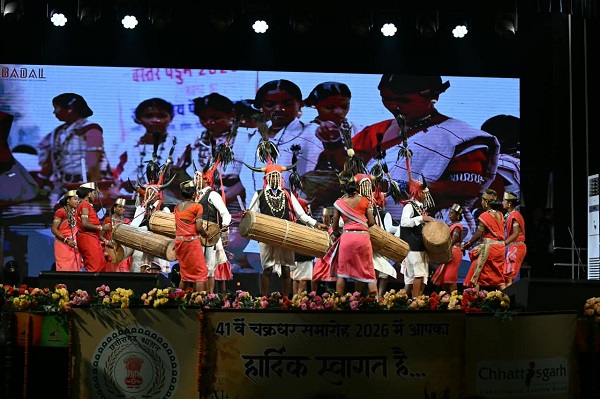 चक्रधर समारोह में ‘बादल’ आसना ने बिखेरी बस्तर की लोक संस्कृति की छटा, गौर सिंग और धुरवा मंडई लोकनृत्य ने दर्शकों को कराया बस्तर की समृद्ध परंपराओं से रूबरू