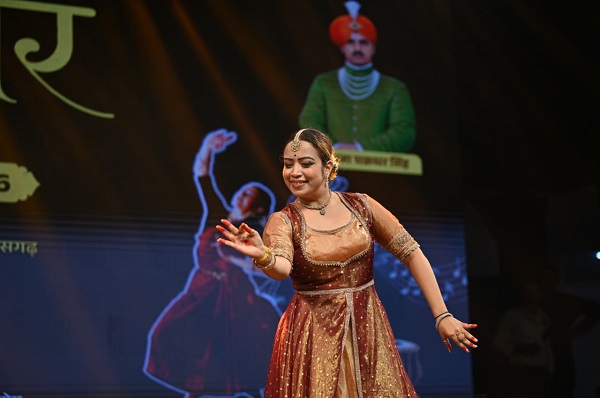 घुंघरूओं की झंकार से गूंजा चक्रधर समारोह का मंच, डॉ.खुशबू पांचाल के कथक ने मोहा दर्शकों का मन