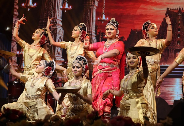 बिलासपुर की श्वेता नायक एंड ग्रुप ने कुचिपुड़ी नृत्य से मोहा दर्शकों का मन, ‘शिवशक्ति समर्पण’ में दिखा भगवान शिव के तांडव और माता पार्वती के लास्य का दिव्य संगम